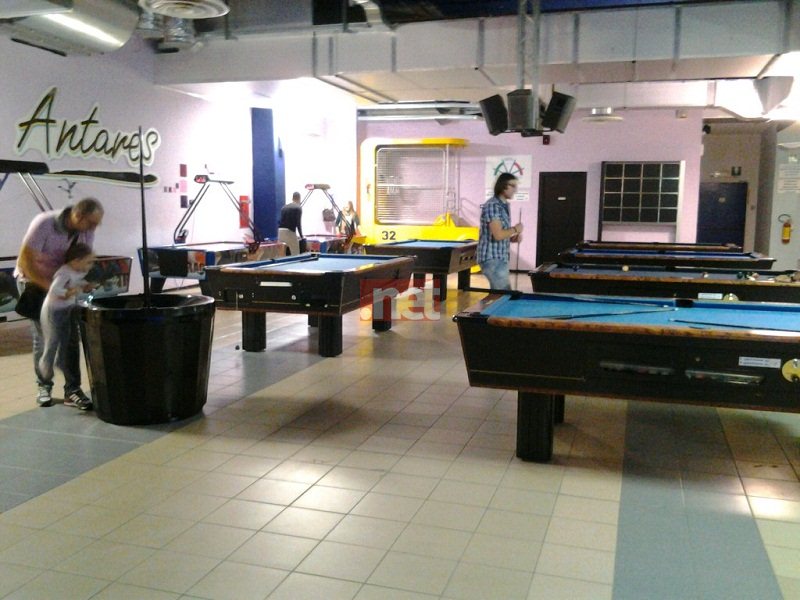 I tavoli da biliardo nella sala giochi all'interno dell'Europlex