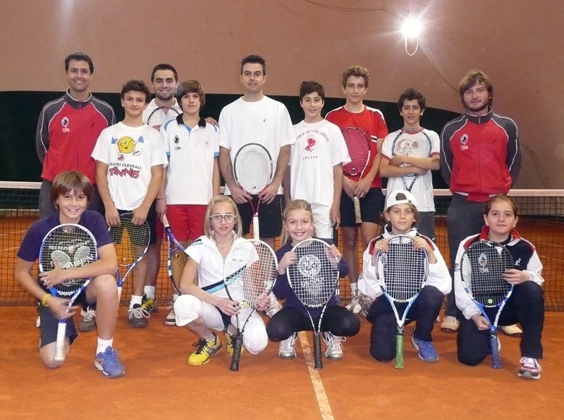 Ct-Giotto---Un-gruppo-di-atleti-impegnato-nel-torneo-Tennis-Aretino.jpg