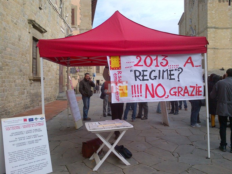 comune_sit-in-dipendenti_striscioni.jpg
