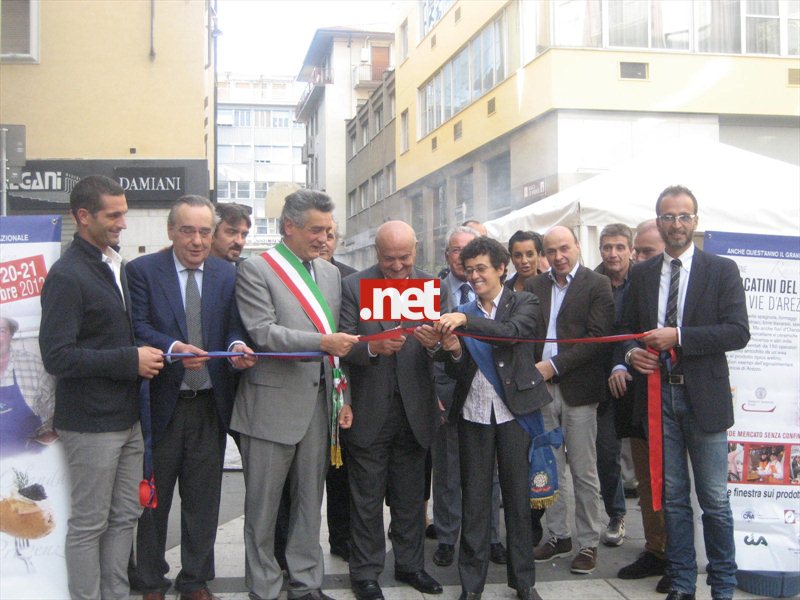 mercato-internazionale_-taglio-nastro.jpg
