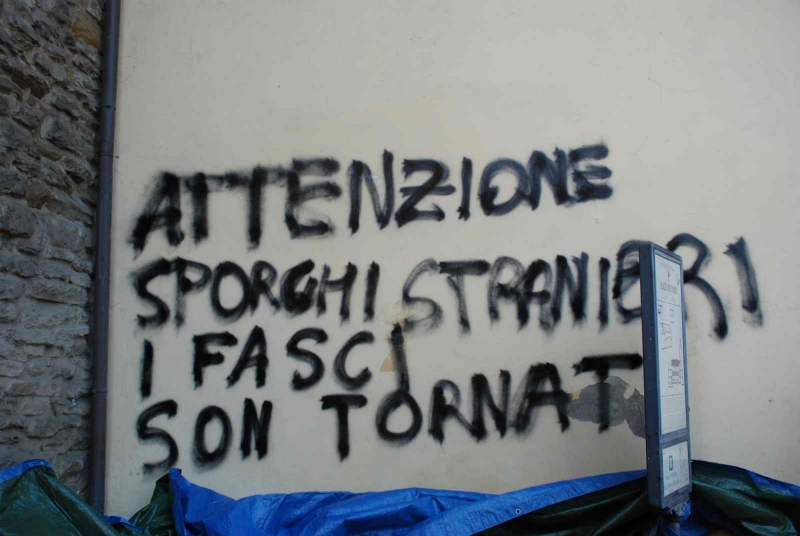 Scritta-razzista-comune.jpg