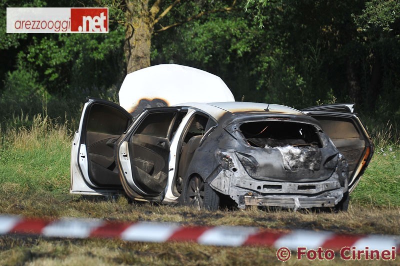 ante-prima-auto-in-fiamme.jpg