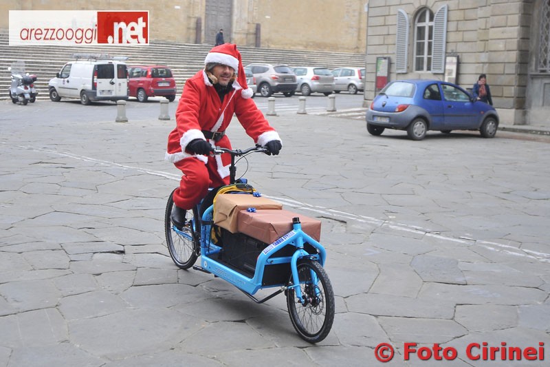 anteprima--consegna-regali-in-bici.JPG