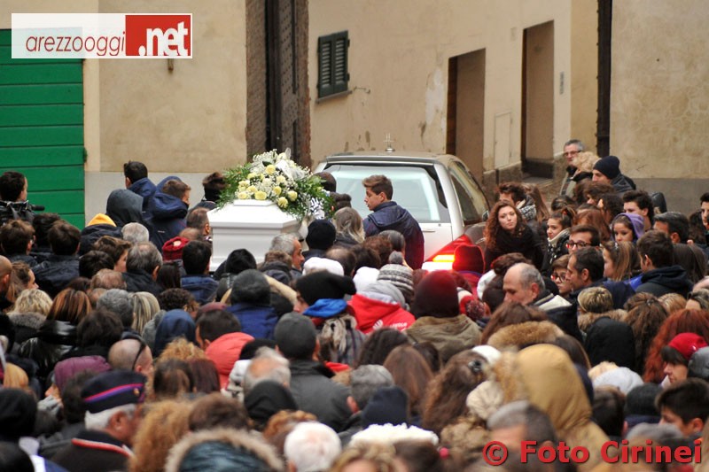 anteprima--funerale-matteo-roghi.JPG
