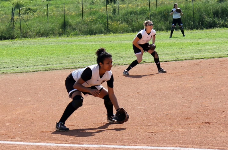 Bsc-Arezzo---Il-Monnalisa-Softball-in-difesa.jpg