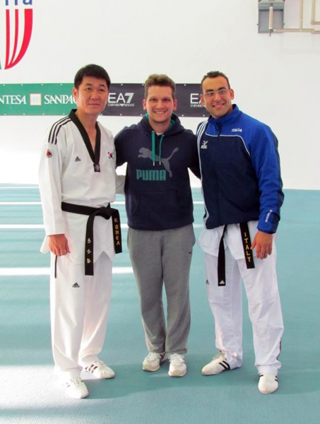 Centro-Taekwondo-Arezzo---Rescigno-con-il-maestro-Yoon-e-Basile.jpg