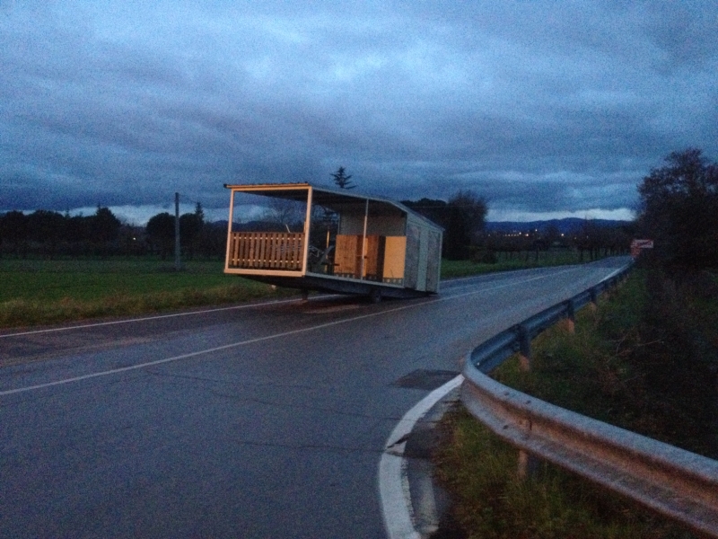 casina-caduta-da-camion.JPG
