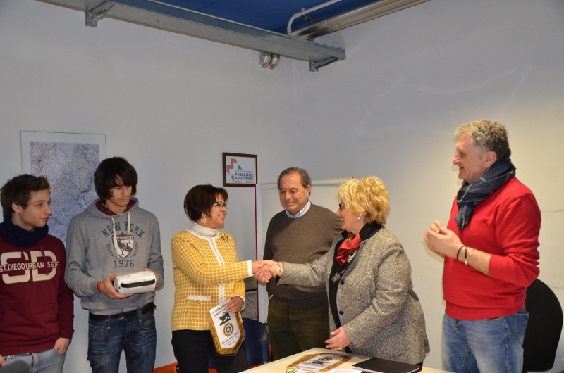defibrillatori-consegna-caroti-itis.jpg