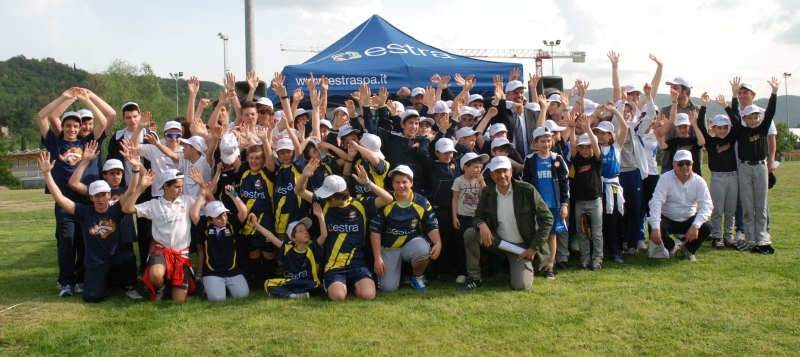 estra_sport-ragazzi-gruppo.jpg