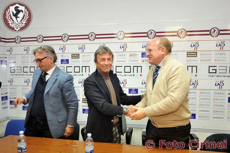 La stretta di mano tra Ferretti e Severini