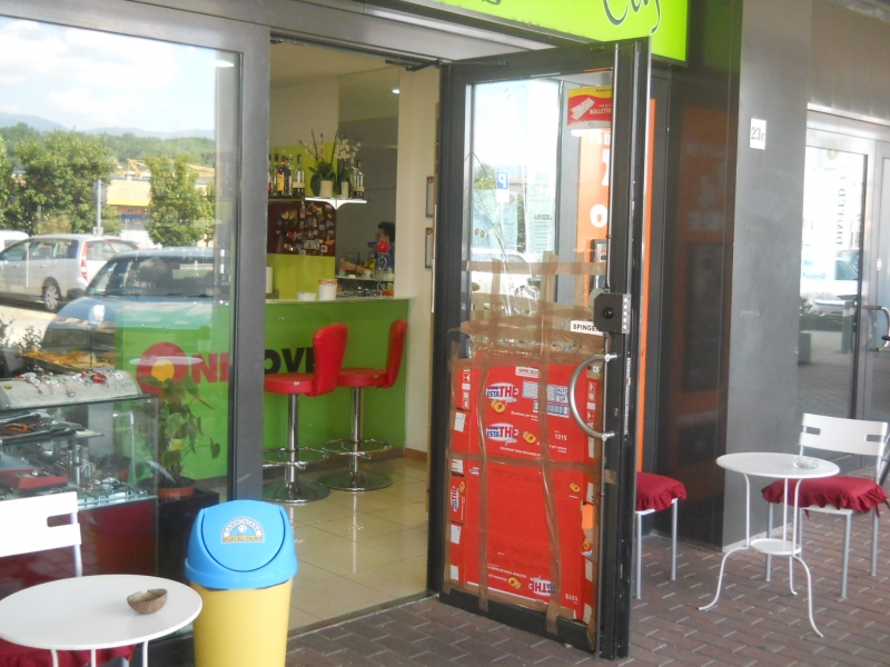 furto-bar-san-giovanni-vetrata.jpg