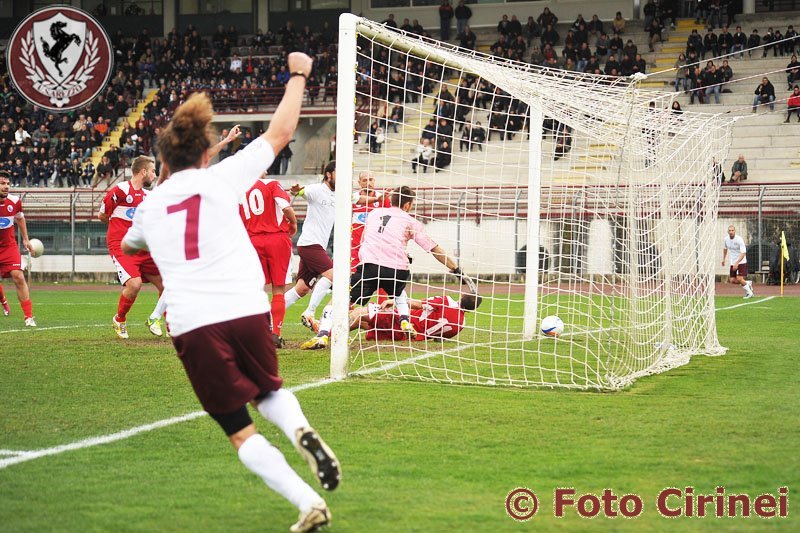 Il gol dell'1-1 di Secci. Inutile per la qualificazione