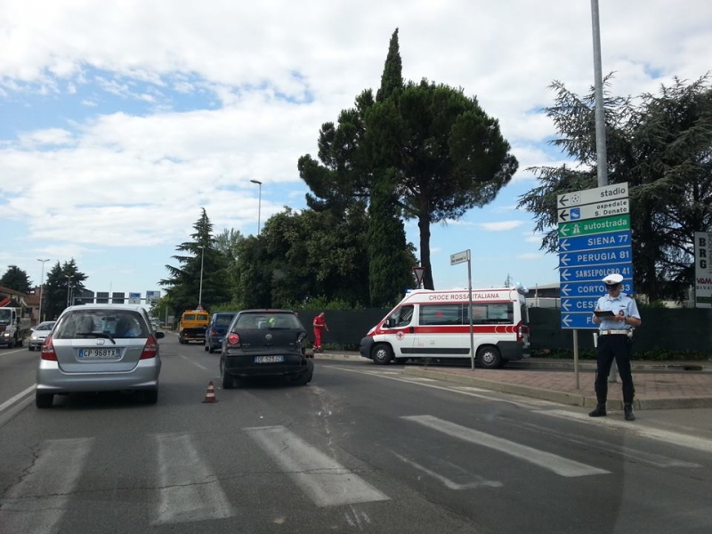 incidente-via-fiorentina-ambulanza.jpg