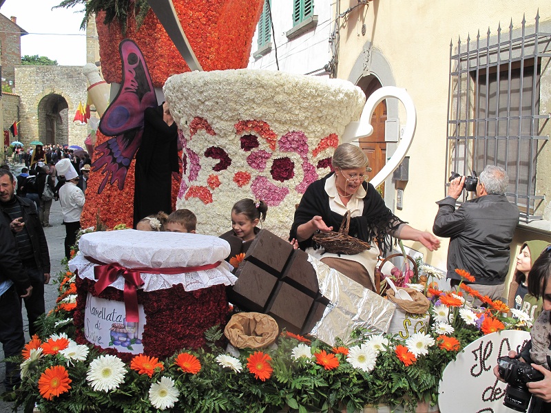 lucignano-carro-san-giovanni-peppina.jpg
