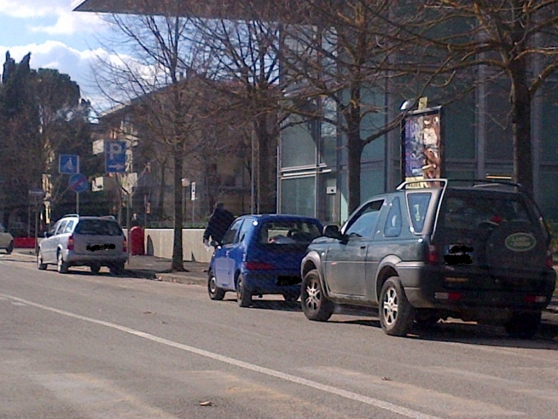 ospedale-auto-pista-ciclabile-buona.jpg