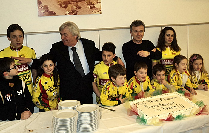 Presentazione-Pedale-Toscano---Gavilli,-Pupo-e-alcuni-atleti.JPG