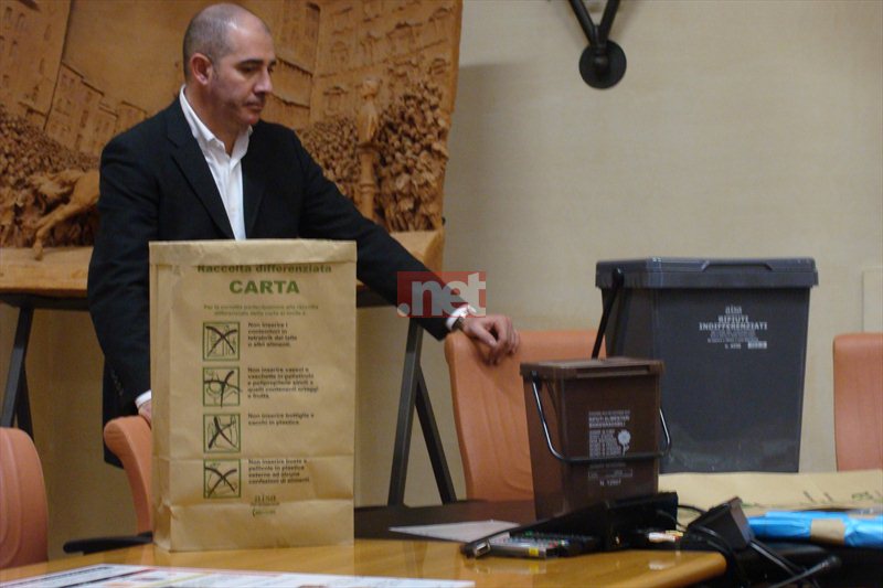 raccolta-differenziata-porta-a-porta-secchi.jpg
