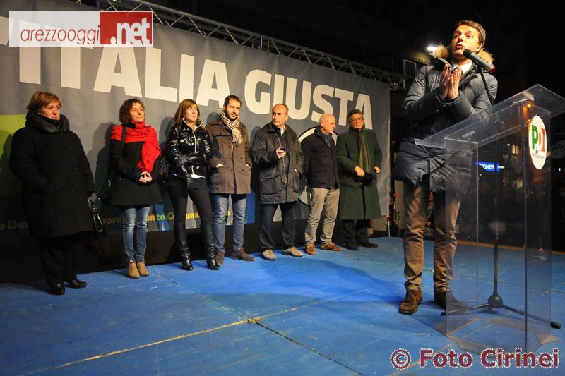 renzi-palco-candidati.JPG