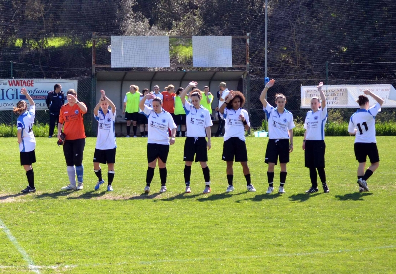 Stella-Azzurra---Il-saluto-a-centrocampo-contro-il-Pisa.jpg