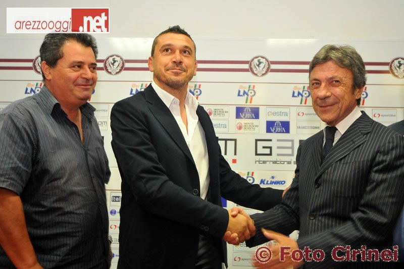Stretta-di-mano-Mezzanotti-Ferretti.JPG