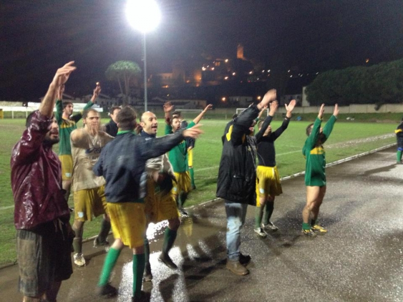 I giocatori gialloverdi festeggiano